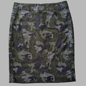 BANANA REPUBLIC Dressy Lined Camouflage Pencil Skirt Olive Green Gray Pattern